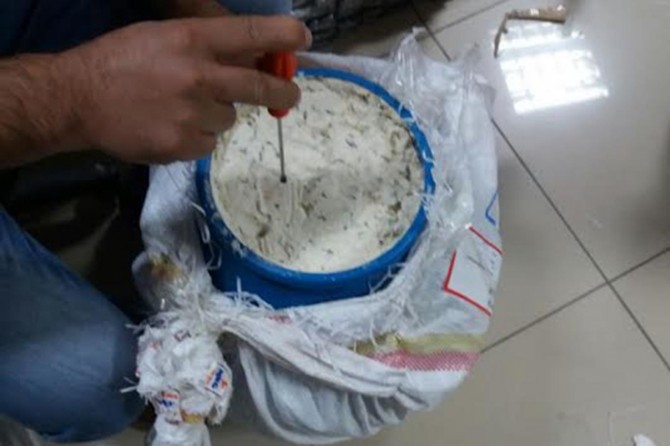 Van’da otlu peynir bidonlarında kaçak cep telefonu çıktı