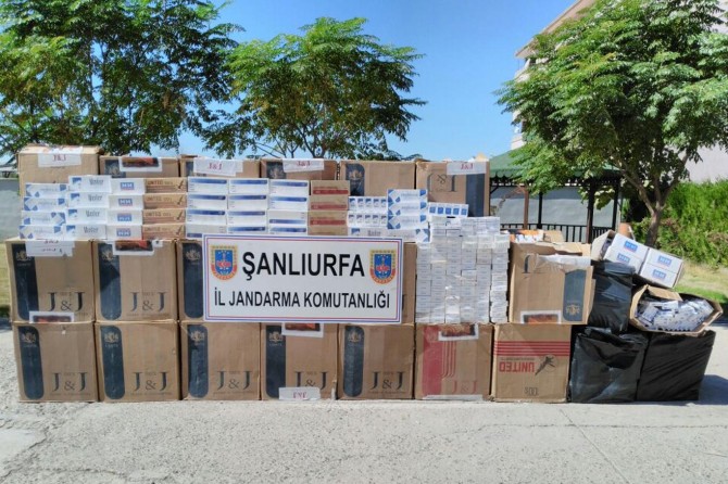 Şanlıurfa’da lastik tamirhanesinde kaçak sigara ele geçirildi