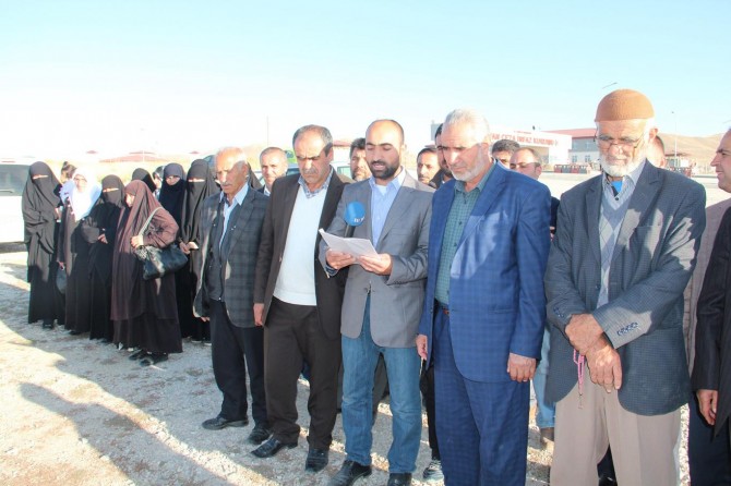 Mahkum aileleri cezaevi önünde FETÖ zulmünü anlattı