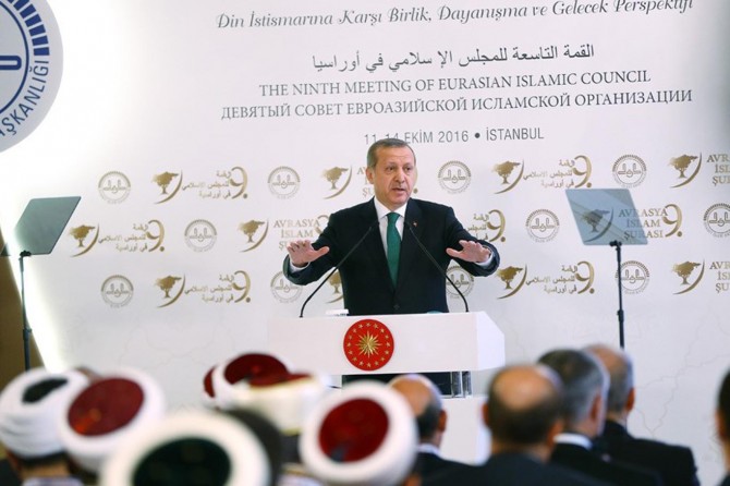 Mezhepçilik fitnesi İslam dünyasına müdahalelere kapı açıyor