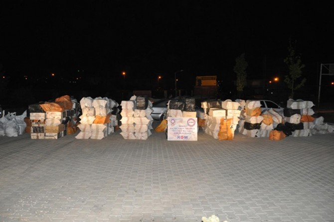 Denizli’de TIR dorsesinde 185 bin paket kaçak sigara ele geçirildi