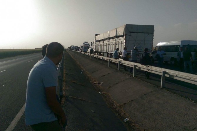 Kızıltepe-Viranşehir Karayolu bomba şüphesiyle trafiğe kapatıldı