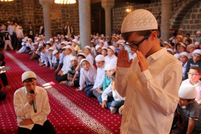 Diyarbakırlı çocuklar “haydi namaza haydi kurtuluşa” dedi