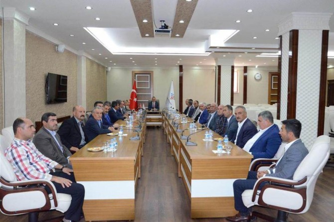 Batman'da muhtarlar köy sorunları hakkında bilgi verdi