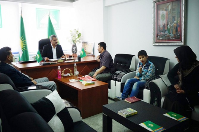 Gaziantep’te kızları yıllardır kayıp olan aile HÜDA PAR’ı ziyaret etti