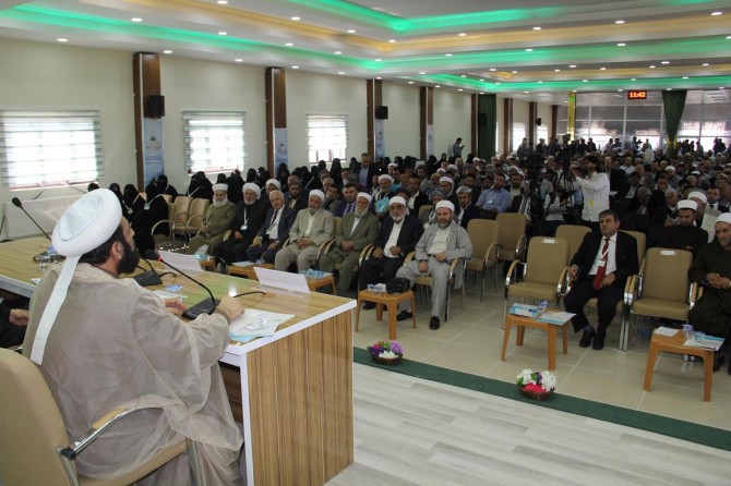 Tarihte de birçok Kürt âlim topluma önderlik yapmıştır