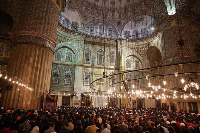 Çocuklar ve gençler camilere akın ettiler