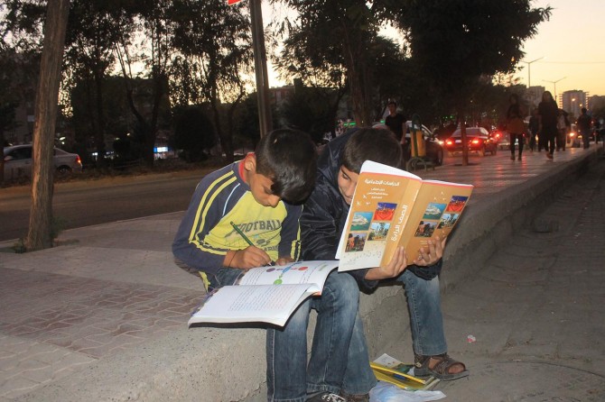 Mardin’e yerleşen Suriyeli çocukların okuma azmi