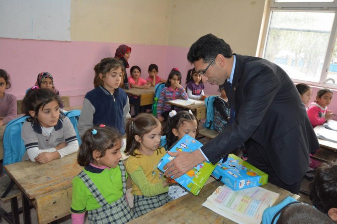 Siirt'te Suriyeli öğrencilere eğitim desteği