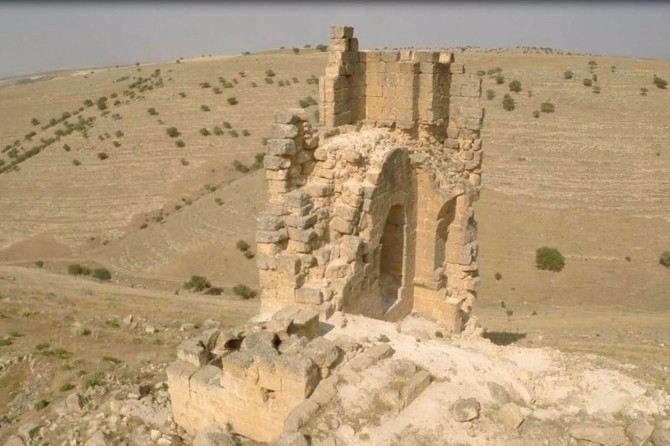 Zerzewan Kalesi'nde İslamiyetten öncesine ait yeraltı sığınağı bulundu