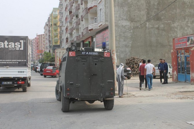 Kızıltepe'de kavgayı ayırmak isterken silahla vuruldu
