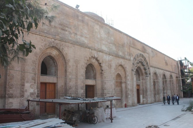 Kızıltepe tarihi Ulu Cami’nin restorasyonuna devam ediliyor