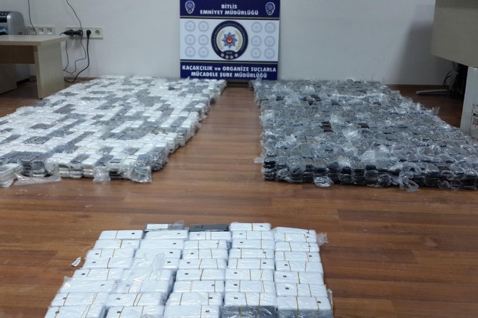 Bitlis'te kaçak cep telefonu ele geçirildi