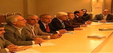 Davutoğlu, Erbil'de muhaliflerle görüştü