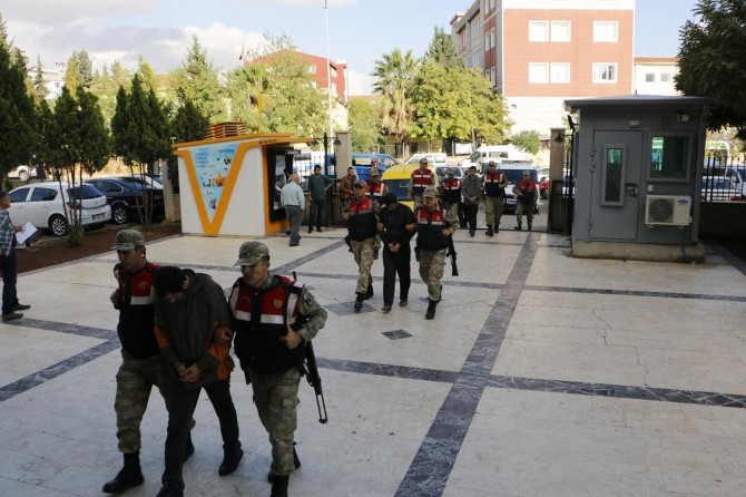 Ceylanpınar'da sahte kimlikle Suriye’ye geçmeye çalışan 3 kişi yakalandı