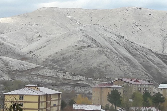Bitlis’te yılın ilk karı yağdı