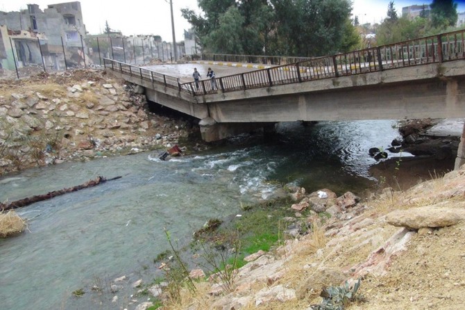 Mardin Nusaybin'de şiddetli yağış nedeniyle köprü çöktü