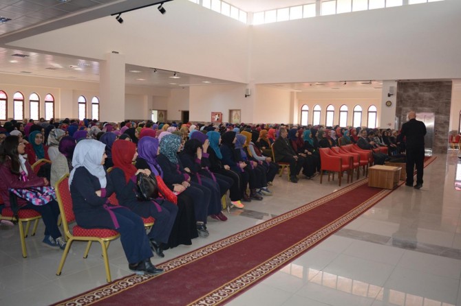 Batman'da İHL öğrencilerine  'Kur'an-ı Kerim Metodu' konulu konferans