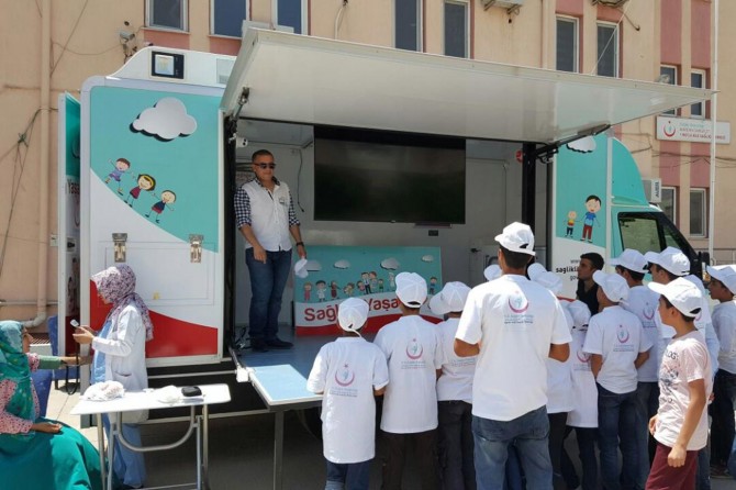 Mardin’de sağlıklı yaşam aracıyla bilgilendirme