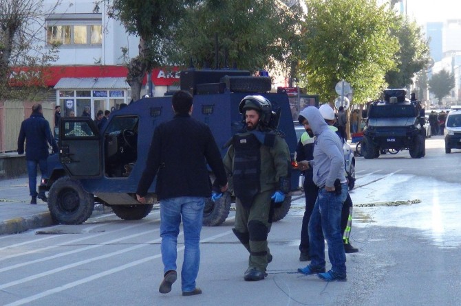 Van Beşyol Meydanı'nda şüpheli paket paniği