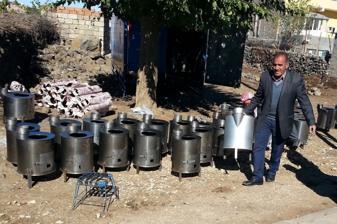 Şırnak İdil'de havaların soğuması sobacıların yüzünü güldürdü