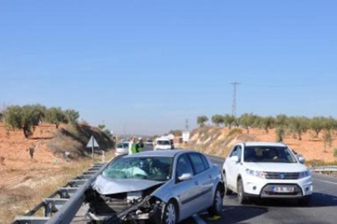Gaziantep Nizip'te otomobiller kafa kafaya çarpıştı: 2 ölü