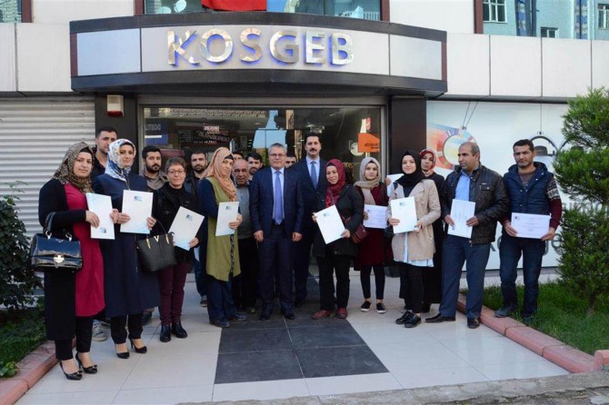 Batman’da girişimcilik eğitimini tamamlayan kursiyerlere sertifikaları verildi