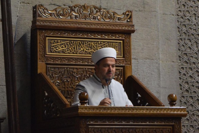 Gençliğin hedefi takva elbisesine bürünmek olmalı