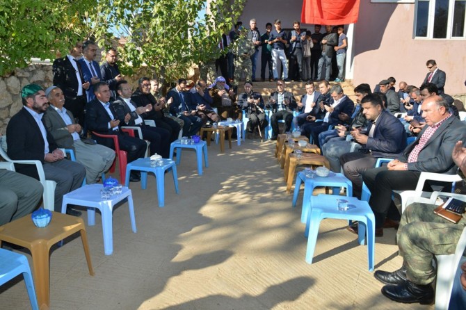 Vali Aksoy bombalı saldırıda hayatını kaybedenlerin taziyelerine katıldı