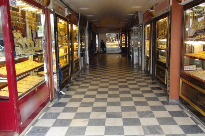 Batman’da hırsızlar kuyumcuyu soyamadan kaçtılar