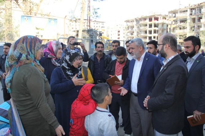 HÜDA PAR bombalı saldırıda mağdur olanları ziyareti etti