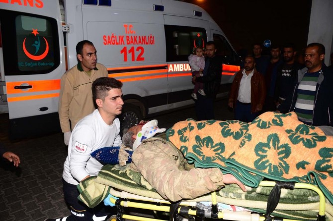 Bitlis Mutki'de minibüs devrildi: 2 ölü 13 yaralı