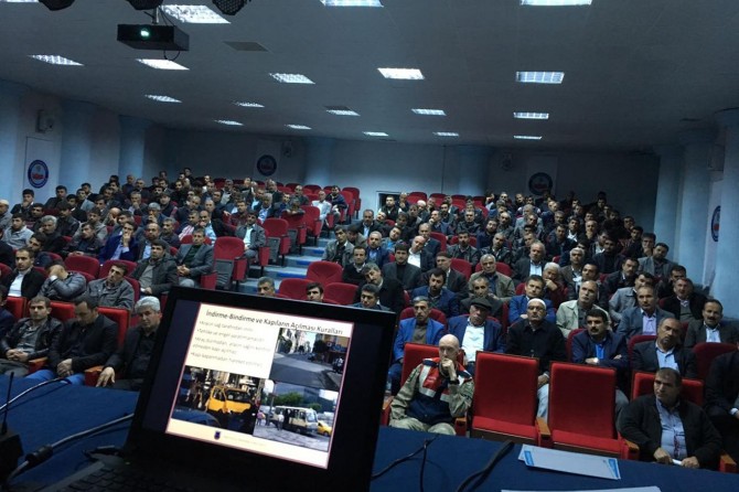 Batman Kozluk'ta taşımalı eğitim sürücülerine seminer verildi