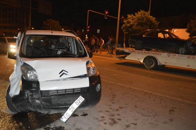 Şanlıurfa Hilvan'da kavşakta iki araç çarpıştı: 3 yaralı
