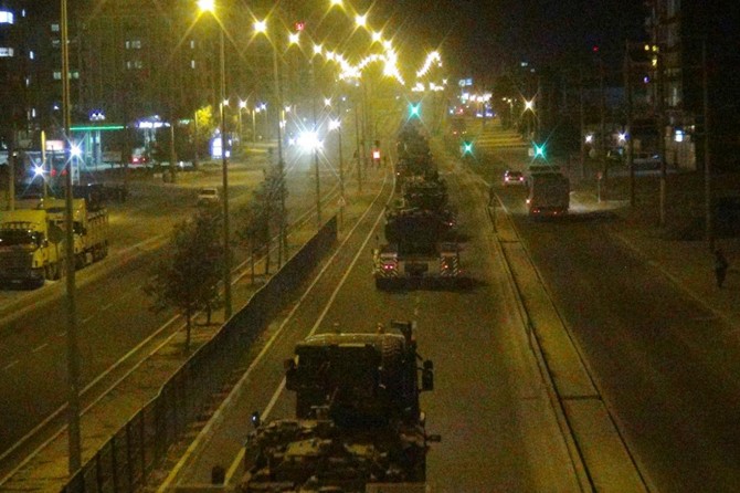 Sınıra askeri sevkiyat devam ediyor