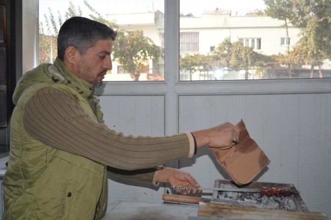 Suriyeli öğretim görevlisi kendi mesleğini icra etmek istiyor