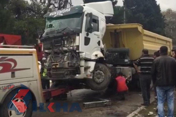 TIR li otobusê qelibî: 28 birîndar