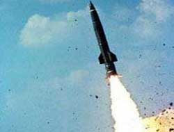 İran Füze Denemesini Başarılı Gerçekleştirdi