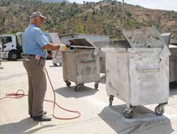 Çöp Konteynırları Dezenfekte Ediliyor