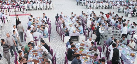 Mustazaflar Cemiyeti İftarda Halkla Bir Araya Geldi