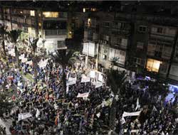 Tel Aviv'de Birlerce kişi Meydanlara indi