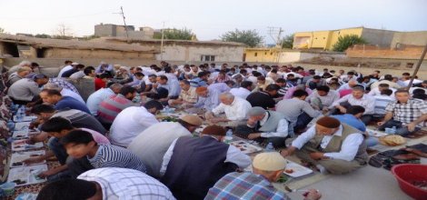 Çınar Şefkat Der İftar Yemeği Verdi foto