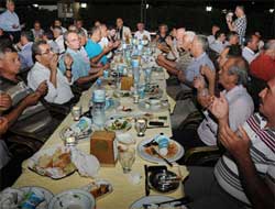 Manisalı Muhtarlara İftar Yemeği