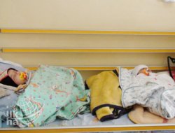 Bir Yatakta 2 Çocuk Tedavi Görüyor