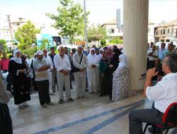 Bayram Umrecileri Dua ve Gözyaşları ile uğurladı