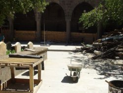 Camilerin Restorasyonu Devam Ediyor