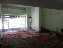 Yıkılan Cami İşyerine Taşındı!