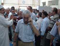 Sakal-ı Şerif" İzdihama Neden Oldu