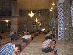 Tekli Geceler Neşe İçinde İhya Ediliyor