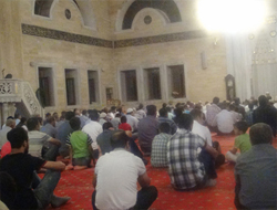 Tatvanlılar, Kadir Gecesi'nde İbadullah Camii'ne Akın Etti